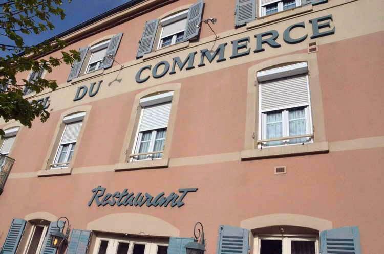 Hotel Du Commerce Pont-de-Vaux Exterior photo